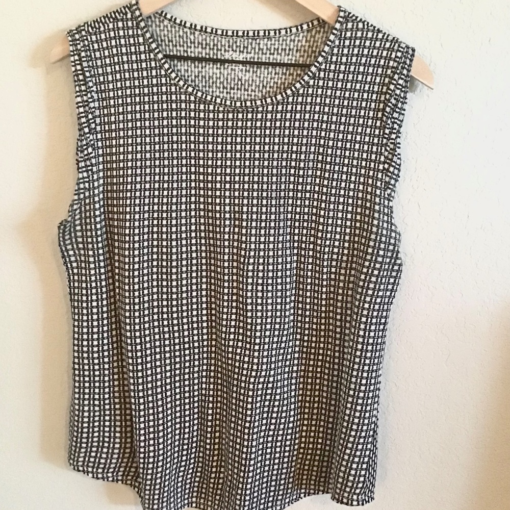 Loft black and white linen tee